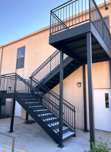 Escaliers en fer galvanisés à chaud de structure en acier extérieure moderne de Prima avec l'<span class=keywords><strong>escalier</strong></span> d'étape de plaque à carreaux pour l'application de villa - Product Image 5