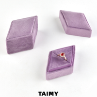 Boîte à bagues en velours diamanté avec logo personnalisé, OEM, forme losange, pour bijoux de mariage, emballage cadeau, boîte à bijoux pour anniversaire, vente en gros et au détail