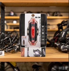 Feu arrière de bicyclette, chargeur USB, voyant d'avertissement <span class=keywords><strong>clignotant</strong></span> de nuit, lumière LED de vélo de montagne, équipement de bicyclette - Product Image 5