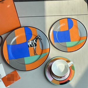 Service de table 4 pièces en porcelaine fine Royal Bone China, personnalisable avec logo, cadeaux d'affaires en céramique pour dîners - Product Image 3