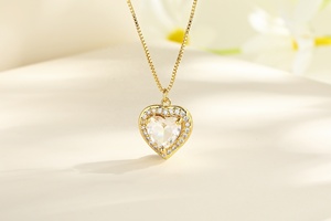 Collier tendance en chaîne à maillons plaqué or 18 carats 3A de luxe avec pendentif cœur en zircon cubique pour femme, vente en gros - Product Image 2