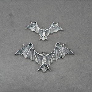 Collar con Colgante de Murciélago Gótico de Acero Inoxidable 316L, Joyería Retro para Hombre, Murciélago con Alas Abiertas, Amuleto Vintage de Halloween - Product Image 2