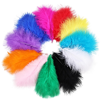 Plume de dinde rouge teinte pour artisanat, bricolage, coiffure, chapeau, accessoire de costume, cosplay, carnaval, fête, mariage, décoration florale pour la maison