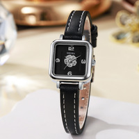 Nouvelle montre pour femme à quartz, style carré, motif fleur de camélia, style Mori, au design frais, élégante et tendance, avec un toucher haut de gamme, pour étudiante