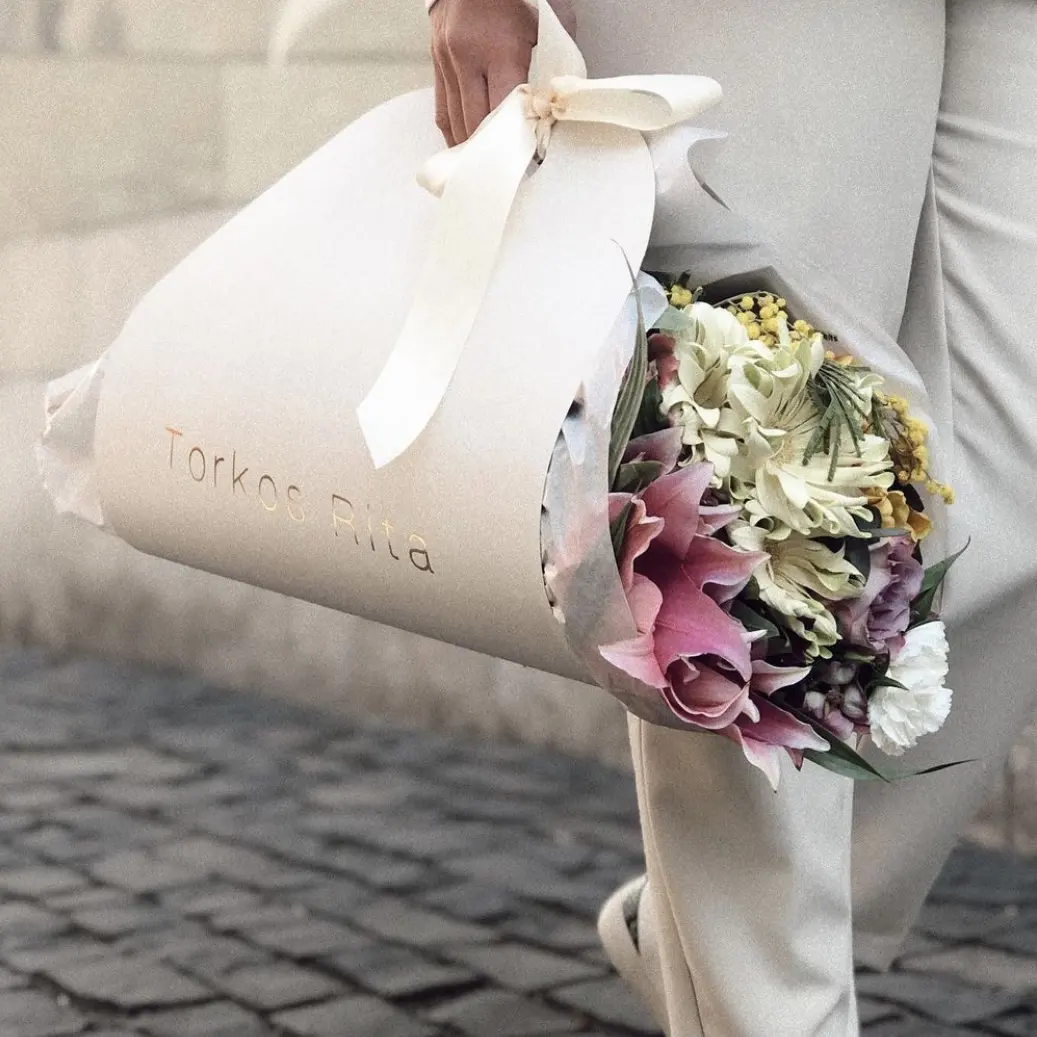 Logo personalizzato bouquet personalizzato borsa per il trasporto di fiori borsa per imballaggio di bouquet di fiori impermeabile scatole di rose confezione di fiori