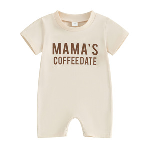 Tenue de sortie de maternité pour nouveau-né, barboteuse bébé à manches courtes, barboteuse bulle couleur mauve clair, barboteuse bébé motif 'Mama Coffee Date' - Product Image 3