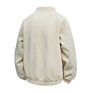 Veste en cuir vieilli personnalisée avec logo, style streetwear américain, pour homme élégant, avec revers et détails utilitaires, nouvelle veste de baseball décontractée. - Product Image 4