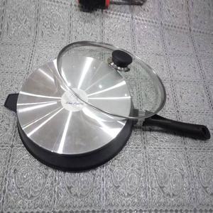 Fabricant <span class=keywords><strong>d</strong></span>'<span class=keywords><strong>aluminium</strong></span> moulé sous pression CA65 <span class=keywords><strong>sans</strong></span> <span class=keywords><strong>PFOA</strong></span> LFGB Vente en gros de haute qualité moulé sous pression Poêle à frire ronde profonde antiadhésive - Product Image 2