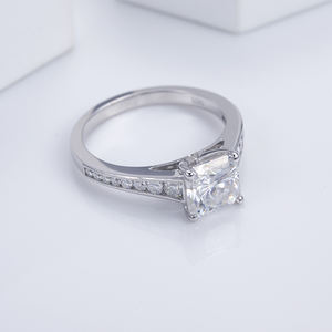 Anillo de diamantes con corte cojín de oro blanco de 14 quilates Messi Jewelry MSR-1402 para mujer - Product Image 3