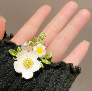 2024 vendita calda di alta qualità margherite di lusso margherita bella spilla di fiori - Product Image 2