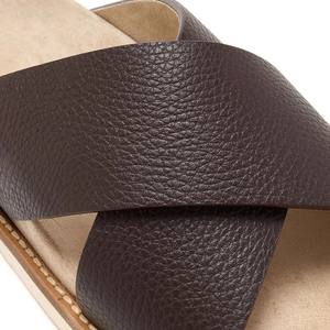 <span class=keywords><strong>Sandalias</strong></span> deslizantes de cuero de vaca con logotipo personalizado de XINZI RAIN, suela blanda de cuero auténtico de alta calidad, zapatillas árabes con correa cruzada para hombres y mujeres - Product Image 4