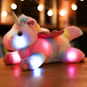 Renkli radyant Unicorn bebek Crouching melek Pegasus yastık peluş oyuncak