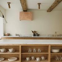 Grandes dalles de marbre blanc de Carrare Senger, design moderne, veines blanches et grises naturelles pour comptoir de cuisine, décoration de villa et de maison