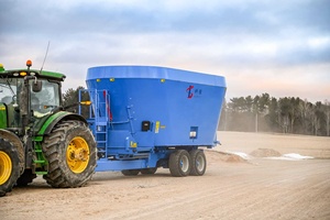 Nouveau mélangeur d'aliments TMR remorquable avec convoyeur à décharge hydraulique, capacité de 5 tonnes/heure, en alliage, hauteur réglable pour l'alimentation du bétail - Product Image 5