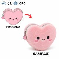 Dompet Koin Plush Bentuk Hati Custom Grosir Dompet Resleting Lucu OEM ODM Kantong Bulu Lembut Hadiah Anak Isian Kapas PP EN71
