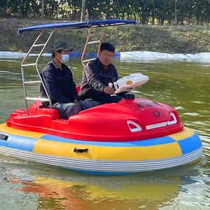 Bateau tamponneur électrique d'extérieur avec son surround musical 3D, lumières colorées et pistolet à eau, pour usage domestique adulte - Product Image 5