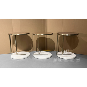 Table basse ronde de style moderne et luxueux, structure en métal doré, plateau en bois brun, base en marbre, table basse pour salon - Product Image 1