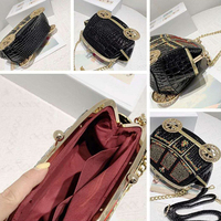 Sac à main de soirée pour femme, design créatif brodé de chariots, tendance, sac à bandoulière unique de niche, dessin animé