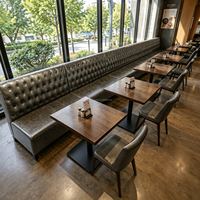 Ensemble de banquette en cuir commercial, table et chaises de restaurant en bois avec capitonnage pour café et hôtel