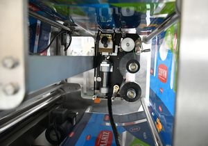 Balanceuse multi-têtes automatique 500g 1kg pour frites surgelées à cuisson rapide, machine d'emballage de frites coupées en forme de gaufre, machine d'emballage de frites - Product Image 3