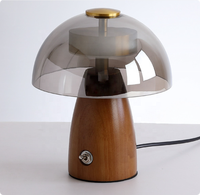 Lampe de bureau en verre soufflé artisanal moderne, base en bois massif, éclairage de lecture d'intérieur artisanal nordique pour hôtel et maison