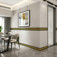 Bande décorative autocollante imperméable pour plinthes et bordures murales