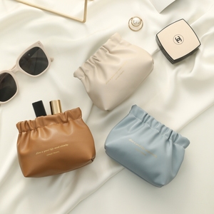 Pochette <span class=keywords><strong>Piccola</strong></span> Personalizzata in Ecopelle Bianca con Chiusura Magnetica e Logo Stampato o a Rilievo, Borsa Cosmetica da Trucco Impermeabile in Pelle - Product Image 3