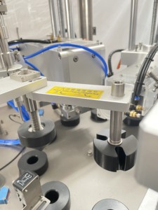 Poudre ultrasonique et scellage Liqued Dou Le Head Tube pour dentifrice liquide automatique Gmp 5 <span class=keywords><strong>Ml</strong></span> flacon Machine de remplissage - Product Image 6