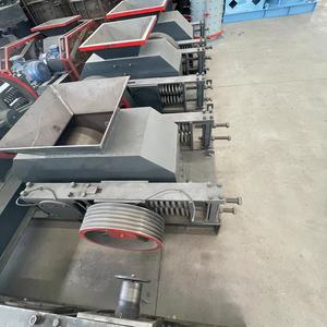 Mini-Doppelwalzenbrecher mit Lager, max. 10 t/h Kapazität für Beton-RAP-Materialien und Tonzerkleinerungsmaschine - Product Image 4