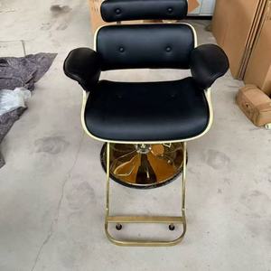 Fauteuil de barbier de luxe avec garniture dorée, cuir noir, 360° °   Réglable en hauteur et rotatif pour salon ou changeur de vitesse - Product Image 4