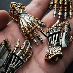 [Hand God] Ciondolo <span class=keywords><strong>a</strong></span> Forma di Mano in Rame Elettroplaccato con Catena per Uomo, Ornamento Personalizzato <span class=keywords><strong>da</strong></span> Collezione, Regalo Artistico per Fidanzato - Product Image 4