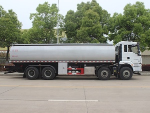 Véhicule de transport de fluide de lavage pour forage pétrolier 30 M3 8X4 - Product Image 4
