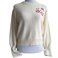 Pull en laine brodé sur mesure pour femmes avec manches lanternes Broderie à la main Pull à col rond cousu.