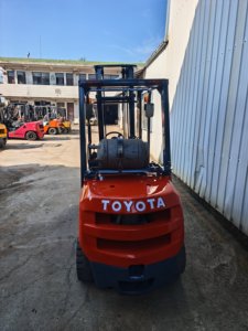 รถยกโตโยต้ามือสอง 2.5 ตัน ใช้แก๊ส LPG พร้อมเกียร์ เครื่องยนต์ และมอเตอร์ 0-1000 ชั่วโมง - Product Image 5