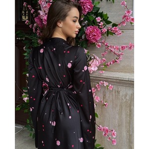 Nuovo Abito Lungo Estivo 2026 da Donna in Raso Stampato con Scollo a V, Stile Francese Chic, Elegante, a Vita Alta, con Maniche Svasate, per Feste, Rosa - Product Image 6