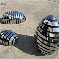 Sculpture abstraite Chrysalis en acier inoxydable poli miroir moderne, grande sculpture en métal personnalisée pour l'aménagement paysager extérieur
