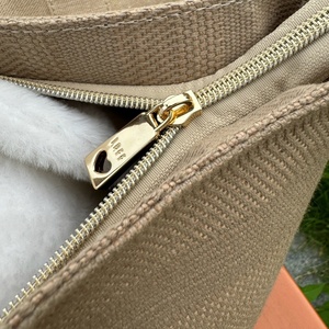 กระเป๋าผ้าแคนวาสแบบมีแถบแนวตั้งสีดำและสีขาวไม่มีหูจับมีซิปใช้สำหรับปักโลโก้งานแต่งช้อปปิ้ง - Product Image 4