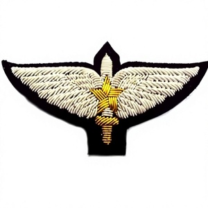 Emblème central en forme d'aile, badge brodé - Product Image 1