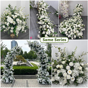 Decoración Elegante para Bodas, Eventos, Fiestas de Cumpleaños y Recepciones, Arreglo Floral Blanco con Plinto y Letrero de Bienvenida - Product Image 6