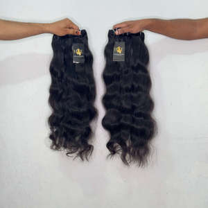 Lots de tissages de cheveux naturels bouclés du Cambodge en gros, fournisseurs de cheveux humains bruts indiens ondulés et raides - Product Image 1