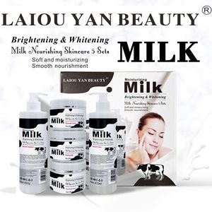 Nettoyant visage le plus vendu à base d'eau et de crème, enrichi en curcuma pour le soin de la peau, aux effets hydratants et éclaircissants. - Product Image 5