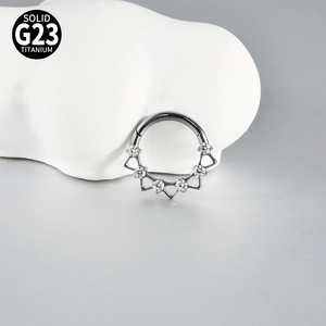 Anneau de nez en titane F136 ajouré triangulaire avec zircone cubique, bijou de piercing 16G, anneau de segment d'oreille pour cartilage, plaqué or PVD, vente en gros OEM - Product Image 4