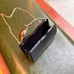 Bolso de Mano Tipo Clutch de Cuero Negro Estilo Retro Refinado <span class=keywords><strong>con</strong></span> Asa de Metal Dorado en Forma de Rosa y <span class=keywords><strong>Cadena</strong></span>, Elegante y Exquisito, Ideal para Cenas - Product Image 6