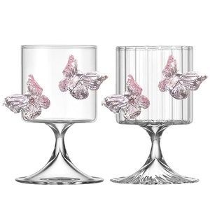 Venta al por mayor personalizado de alto borosilicato resistente al calor 3D fiesta Copa mariposas copa de <span class=keywords><strong>vino</strong></span> alta - Product Image 1