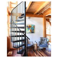 Escalier en colimaçon extérieur Prima en acier inoxydable résistant aux intempéries avec marches et cadre pour villa