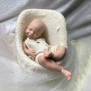 17 "<span class=keywords><strong>2</strong></span>.7kg gerçekçi Ultra yumuşak hatmi silikon yeniden doğmuş yenidoğan bebek gülümseyen nisan kız bebek temalı fotoğraf çekimleri için - Product Image 6