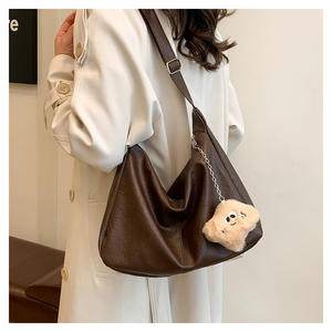 I-0322 sac fourre-tout de grande capacité pour femmes nouveau et populaire sac à bandoulière sous les bras avec fermeture éclair pour toutes les saisons - Product Image 6