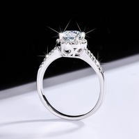 Bague de mariage pour femme en argent sterling S925, prête à être expédiée, avec moissanite taille brillant ronde couleur D VVS1