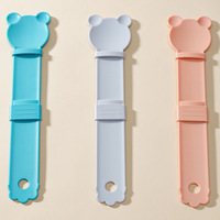 Distributeur de friandises humides pour chat portable et multifonctionnel, en forme de bande, en matériau de qualité alimentaire, coloré