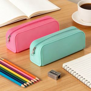 Estuche de Silicona para Lápices con Diseño Mint Breeze, Bolsa de Maquillaje Pequeña con Cierre Ecológico, Solución de Almacenamiento Multiusos y Elegante - Product Image 2